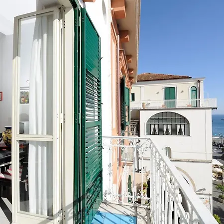 Casetta Innamorati Holiday home *